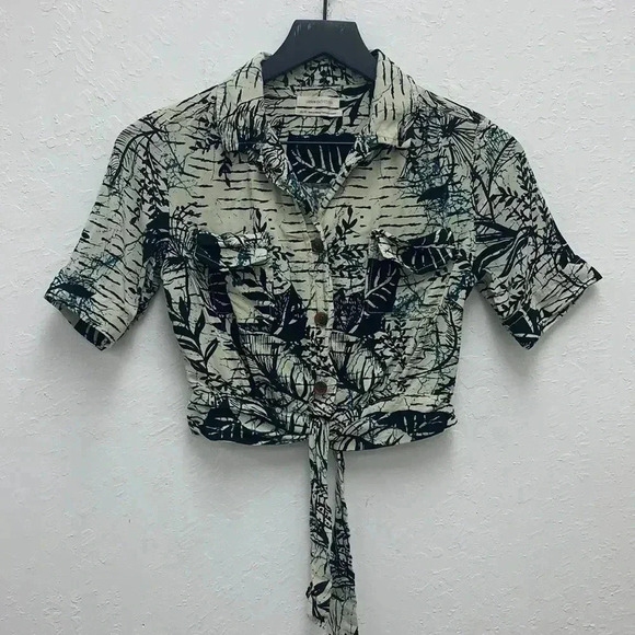 Urban Outfitter Crop Top Tropical Leaf Print Tie Front Blouse size XS - Picture 1 of 6